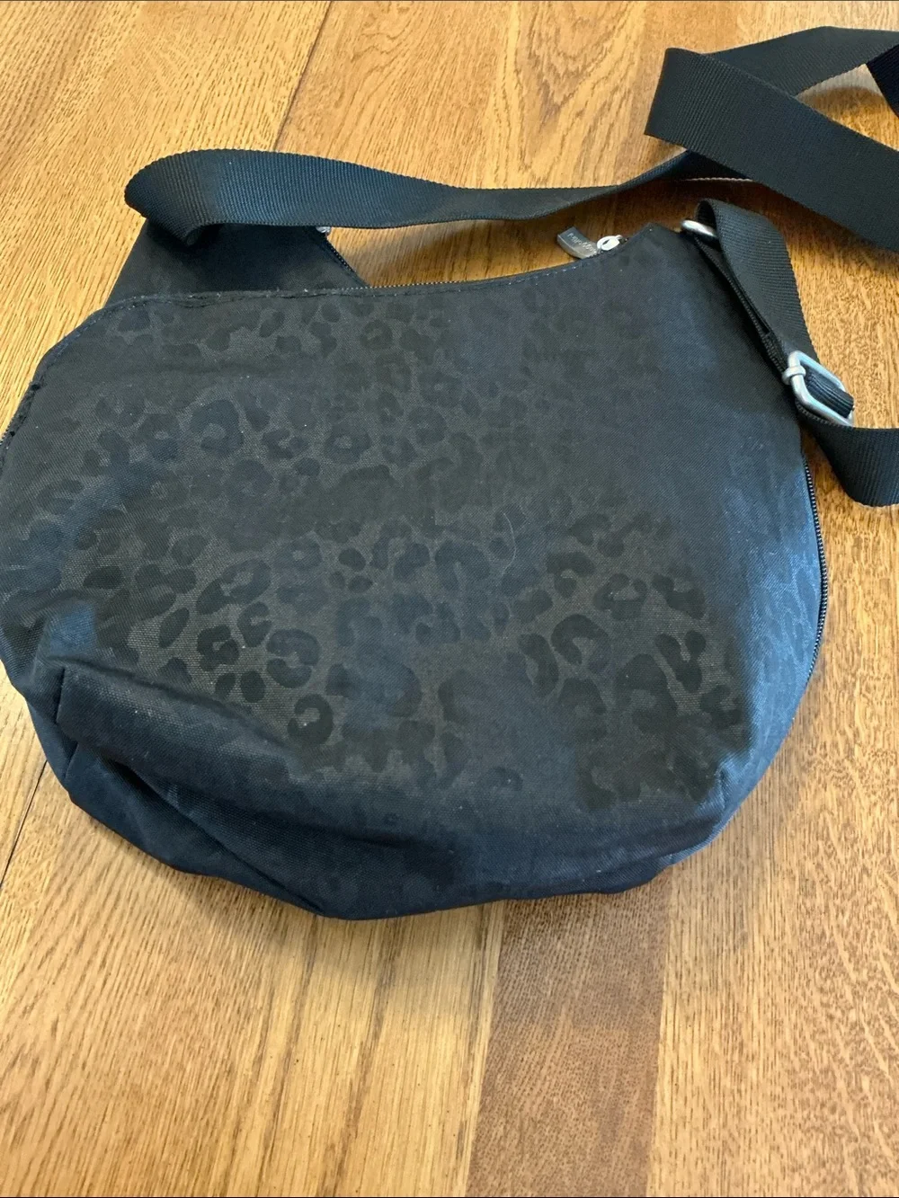 Baggallini compact crossbody